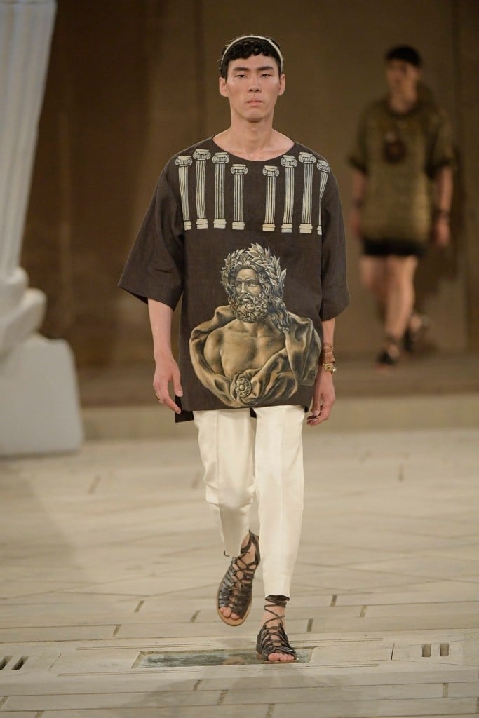 Dolce & Gabbana pays homage to Ancient Greece [PHOTOS & VIDEO] - Neos Kosmos