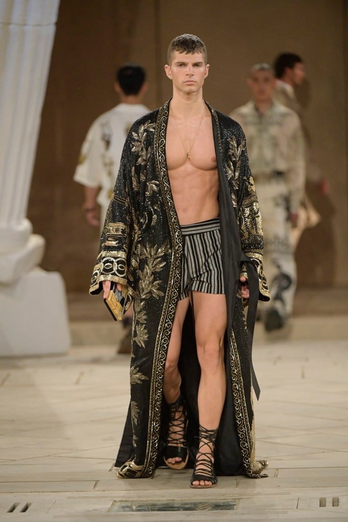 Dolce & Gabbana pays homage to Ancient Greece [PHOTOS & VIDEO] - Neos Kosmos