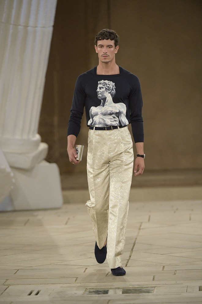 Dolce & Gabbana pays homage to Ancient Greece [PHOTOS & VIDEO] - Neos Kosmos