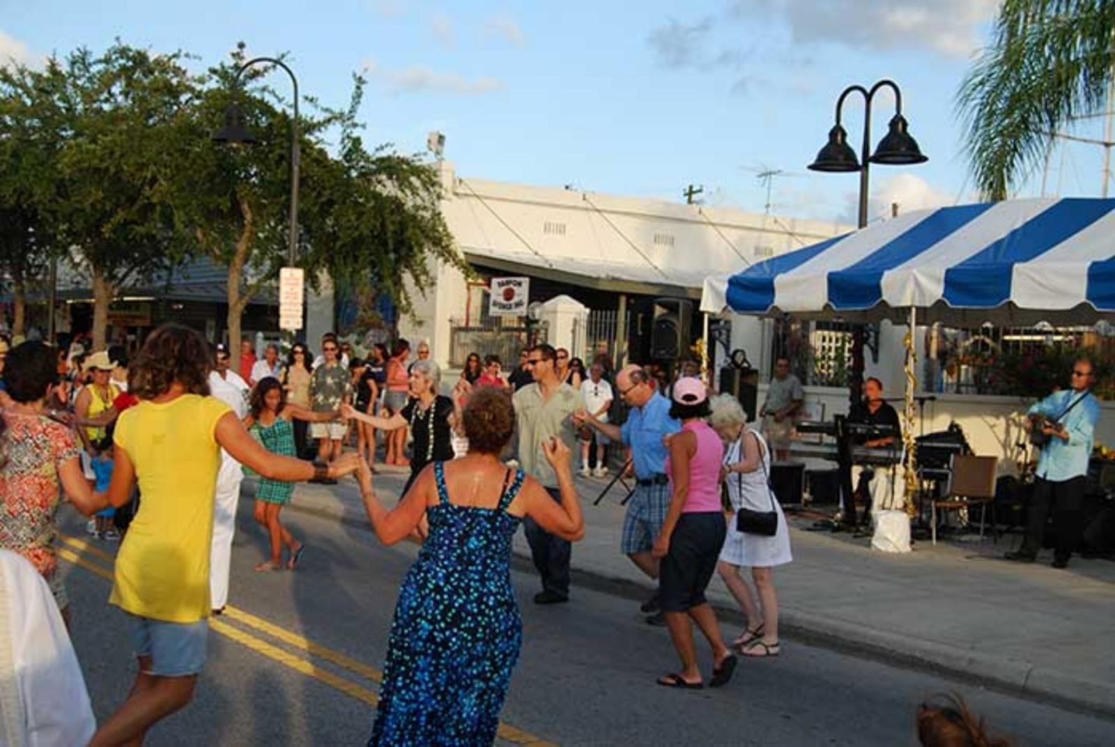 Tarpon Springs, a Greek port in Florida Neos Kosmos