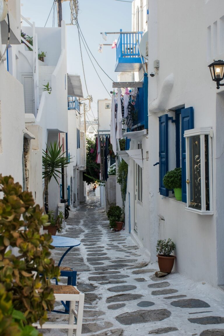 Shopping in Matoyianni Street – Things to do in Mykonos