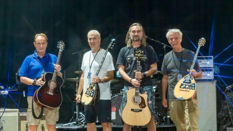 Από το εστιατόριο στο Rod Laver Arena: Περιοδεία του ελληνικού συγκροτήματος Maestrato με πλήθος κόσμου Από το εστιατόριο στο Rod Laver Arena: Περιοδεία του ελληνικού συγκροτήματος Maestrato με πλήθος κόσμου