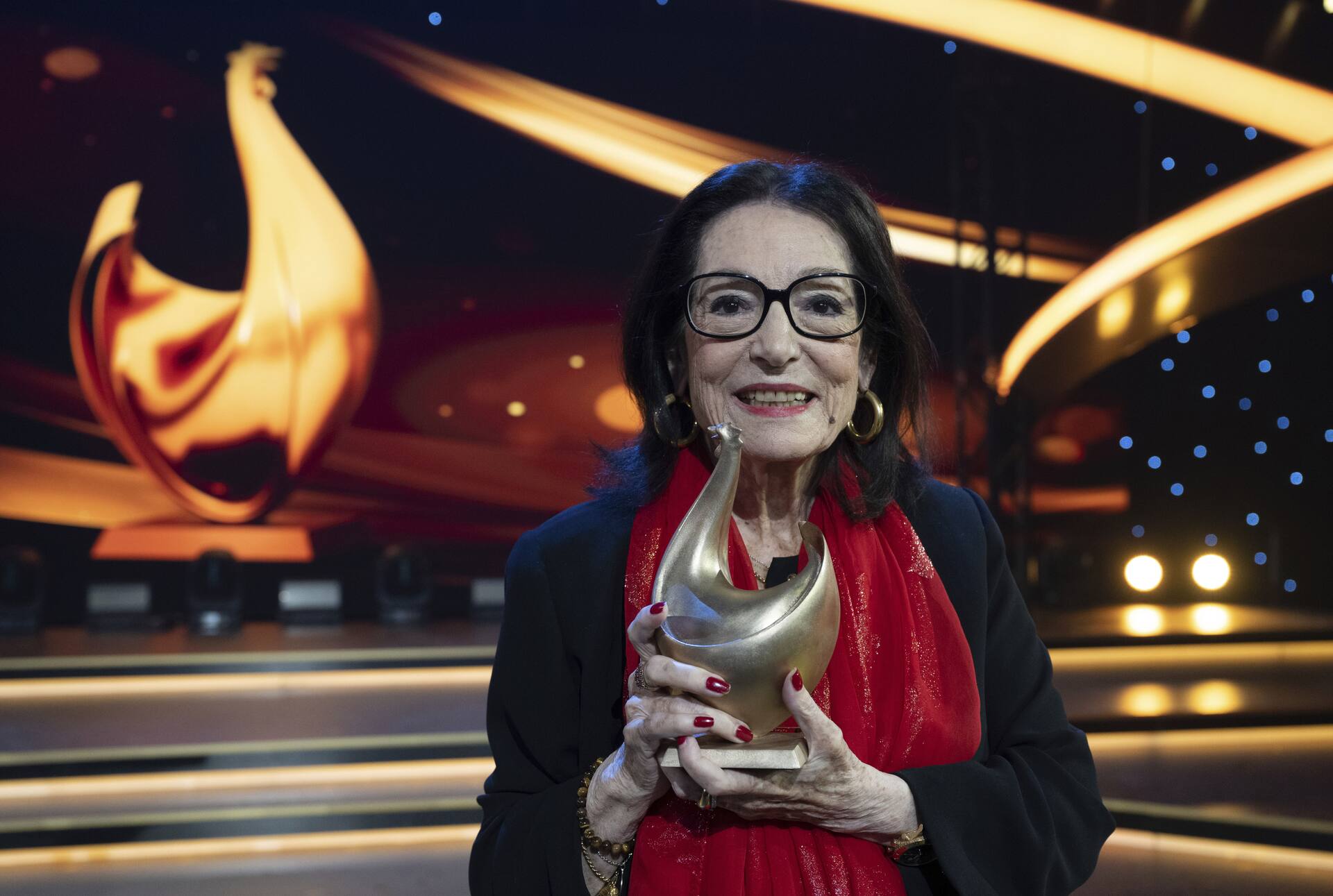Nana Mouskouri Reveals Battle With Cancer During Award related 