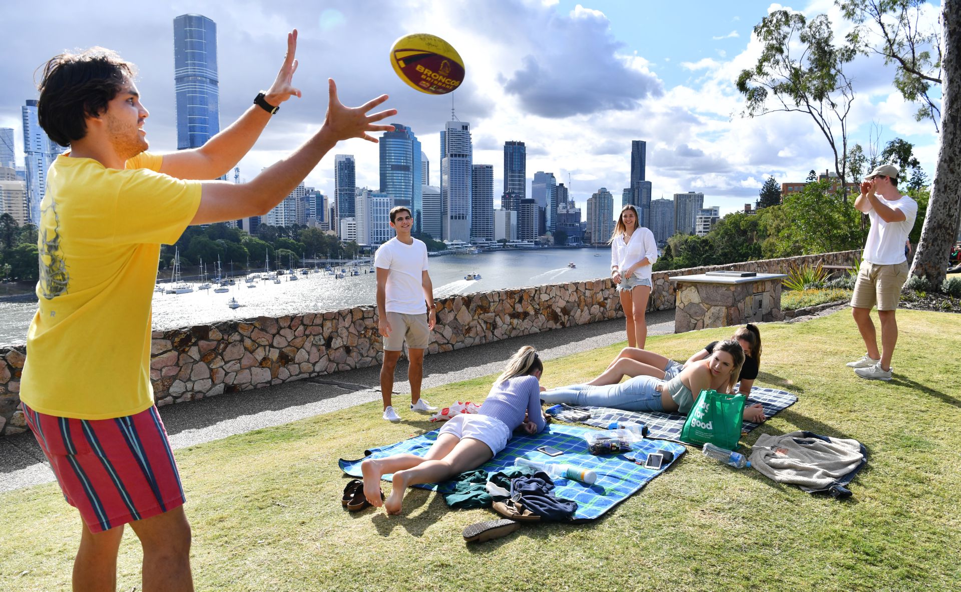 Live: Astonishing! Brevis' 125! Aussies Face A Huge Challenge (219)! - qroh8v3