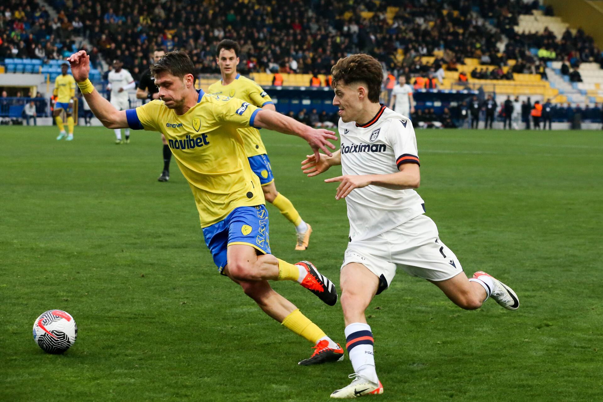 PAOK keeps on AEK'S toes after Panetolikos win - Neos Kosmos 