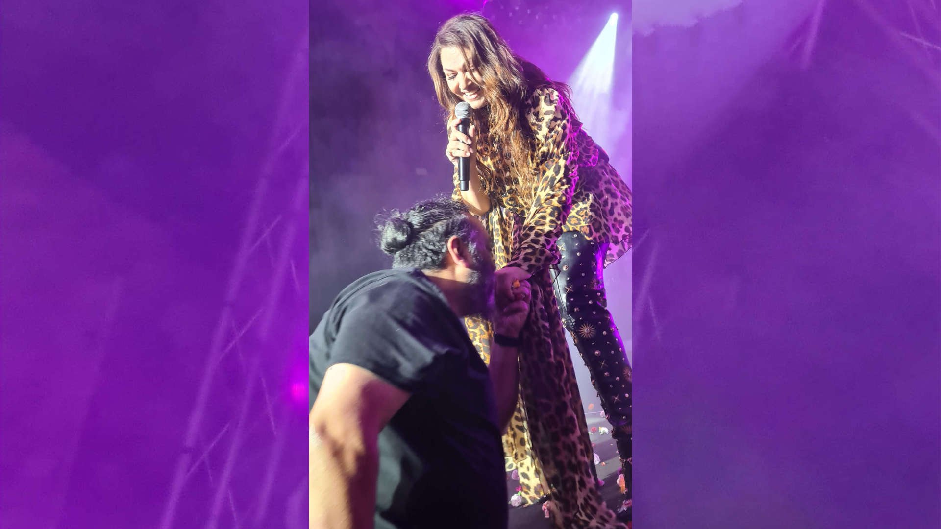 Kaiti Garbi&amp;#39;s biggest fan in Melbourne steals spotlight with hand ...