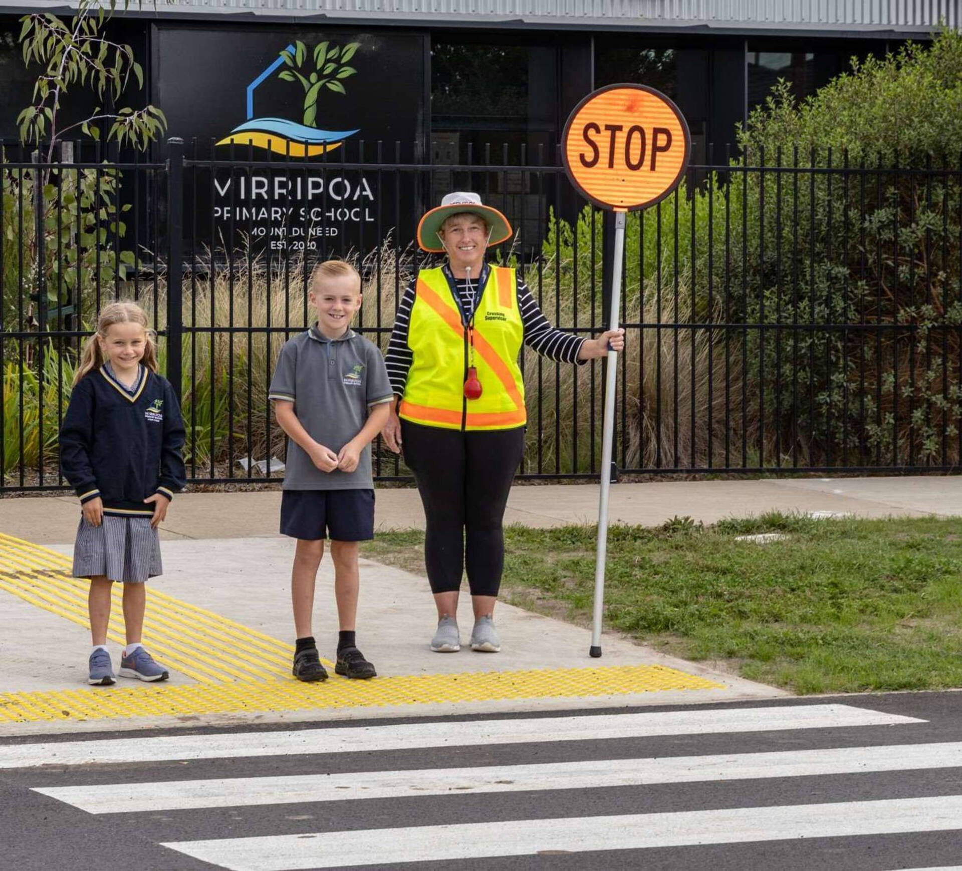 Geelong petition backs 88-year-old Greek Australian school crossing supervisor after dismissal